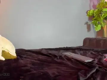 Stripchat Sex Cam of Kira_Exe_