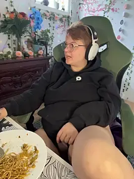 Stripchat Best live sex cam show of CurvesNChaos