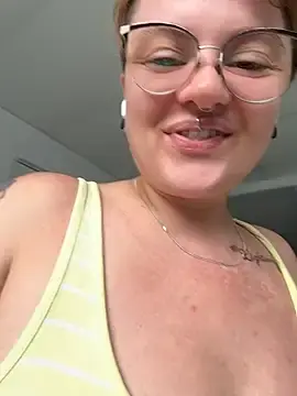 Stripchat Live Porn of CurvesNChaos