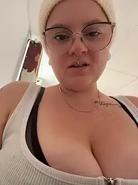Stripchat Live Porn of CurvesNChaos