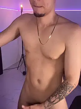 Stripchat Live Sex Cam of bigryann23