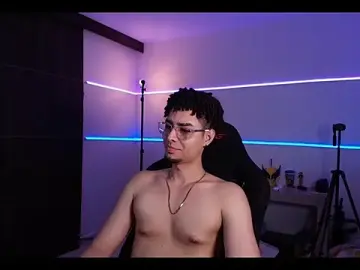 Stripchat Free Porn Cam of bigryann23