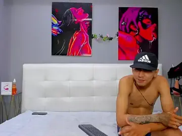 Stripchat Sex Cam of ahsly78Bryan