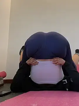 Stripchat Live Sex Cam of kim_monti