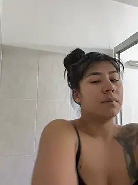 Stripchat Live Sex of kim_monti
