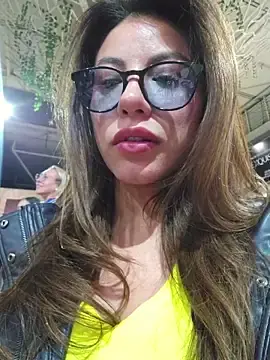 Stripchat Live Sex Cam of Karen_San_Miguel