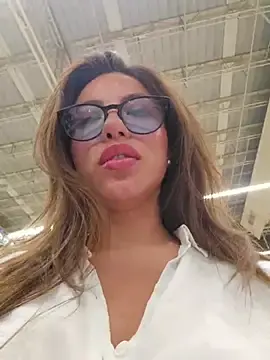 Stripchat Live Sex Cam of Karen_San_Miguel