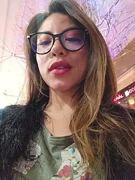 Stripchat Sex Cam of Karen_San_Miguel