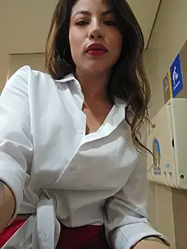 Stripchat Free Live Porn of Karen_San_Miguel