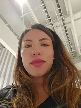 Stripchat Sex Cam of Karen_San_Miguel
