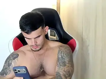 Stripchat Adult Webcams of Ricardogo19