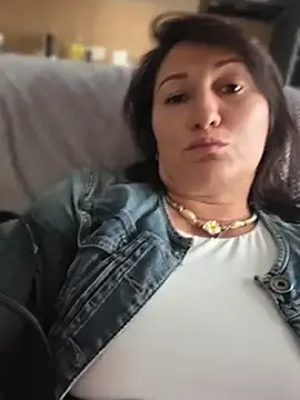 Stripchat Free Porn Cam of ZhenjaPoledance