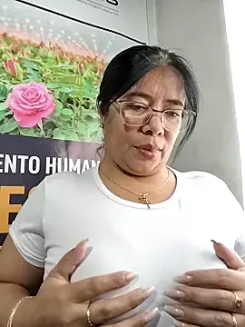 Stripchat Adult Webcam of __valentina18