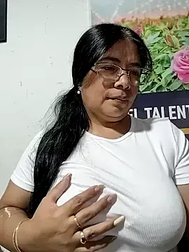 Stripchat Live Sex Cam of __valentina18