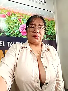 Stripchat Live Sex Cam of __valentina18