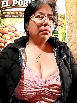 Stripchat Watch Live Sex Cams of __valentina18