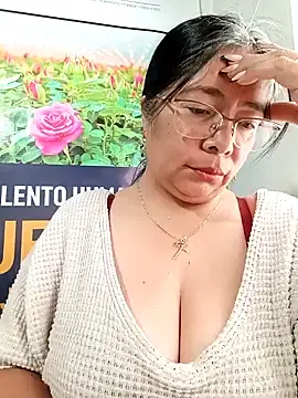 Stripchat Free Porn Cam of __valentina18