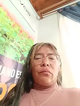 Stripchat Watch Live Sex Cams of __valentina18