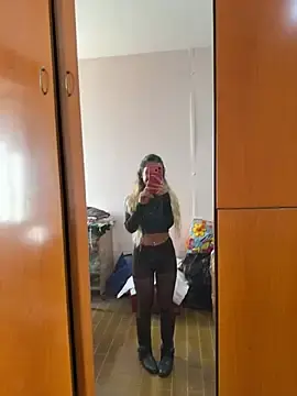 Stripchat Free Live Porn of Thegirlofthemirror