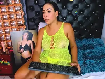 Stripchat Live Sex Cam of catalinamuss_