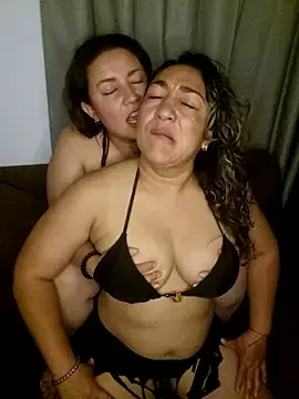 Stripchat Sex Cam of kitty_84