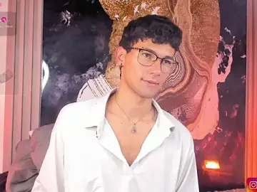 Stripchat Sex Cam of Alexx_tc