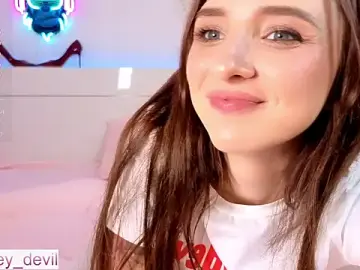Stripchat Live Sex Cam of AudreyDevil