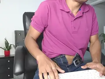 Stripchat Free Live Porn of Aaronblack1_