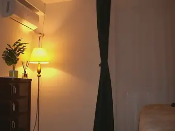 Stripchat Live Sex Cam of Alyonaqueen_