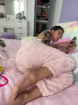 Stripchat Sex Cam of Marianahb-e