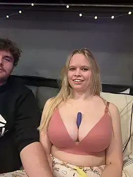 Stripchat Free Live Porn of Sweetdivide
