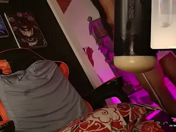 Stripchat Sex Cam of Sweetcharlottecruz