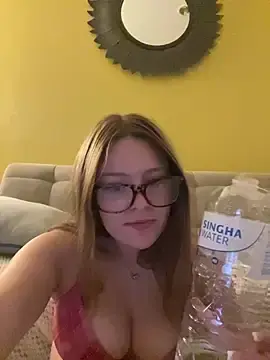 Stripchat Sex Cam of cherryrosealiee