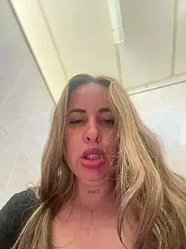 Stripchat Nude Webcam of laarti