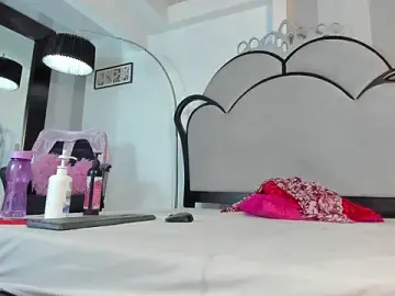 Stripchat Free Live Porn of MiaAmore_