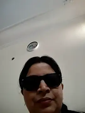 Stripchat Live Sex Cam of bihari_kutiya4fuck