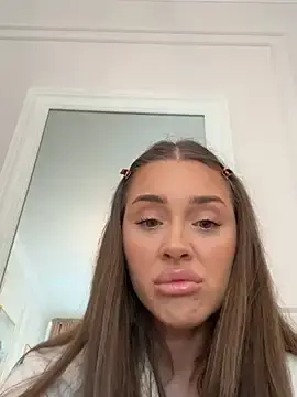 Stripchat Watch Live Sex Cams of Anya-Ray