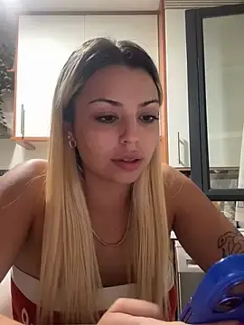Stripchat Sex Cam of Noeliagglow