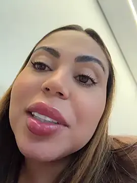 Stripchat Nude Webcam of LariiHotWife
