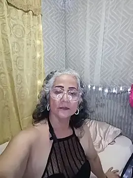 Stripchat Free Live Porn of ReinaMadura