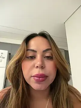 Stripchat Nude Webcam of lariic
