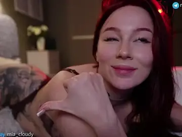 Stripchat Adult Webcam of mia_cloudyy