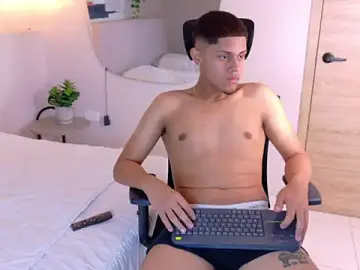 Stripchat Adult Webcam of EthanCarter__
