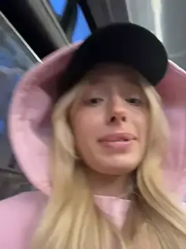 Stripchat Free Live Porn of PollyDolly