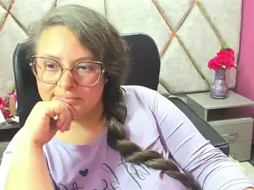 Stripchat Watch Live Sex Cams of Sarah_Boobs_