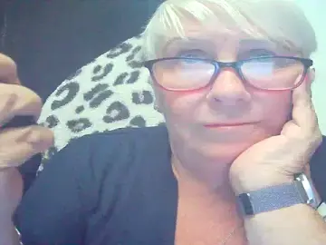 Stripchat Live Sex Cam of Playful_MILF_Demi