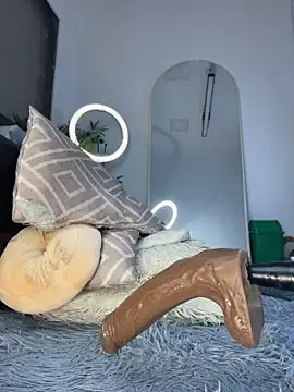 Stripchat Live Sex Cam of Isa__Blanc