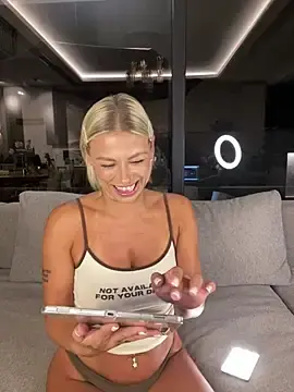 Stripchat Live Sex Cam of SexOnMyLvL