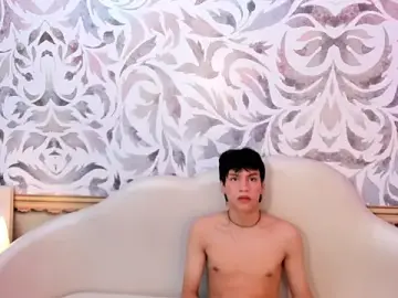 Stripchat Free Porn Cam of max_hunter1