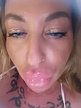 Stripchat Live Sex Cam of MiaMooly